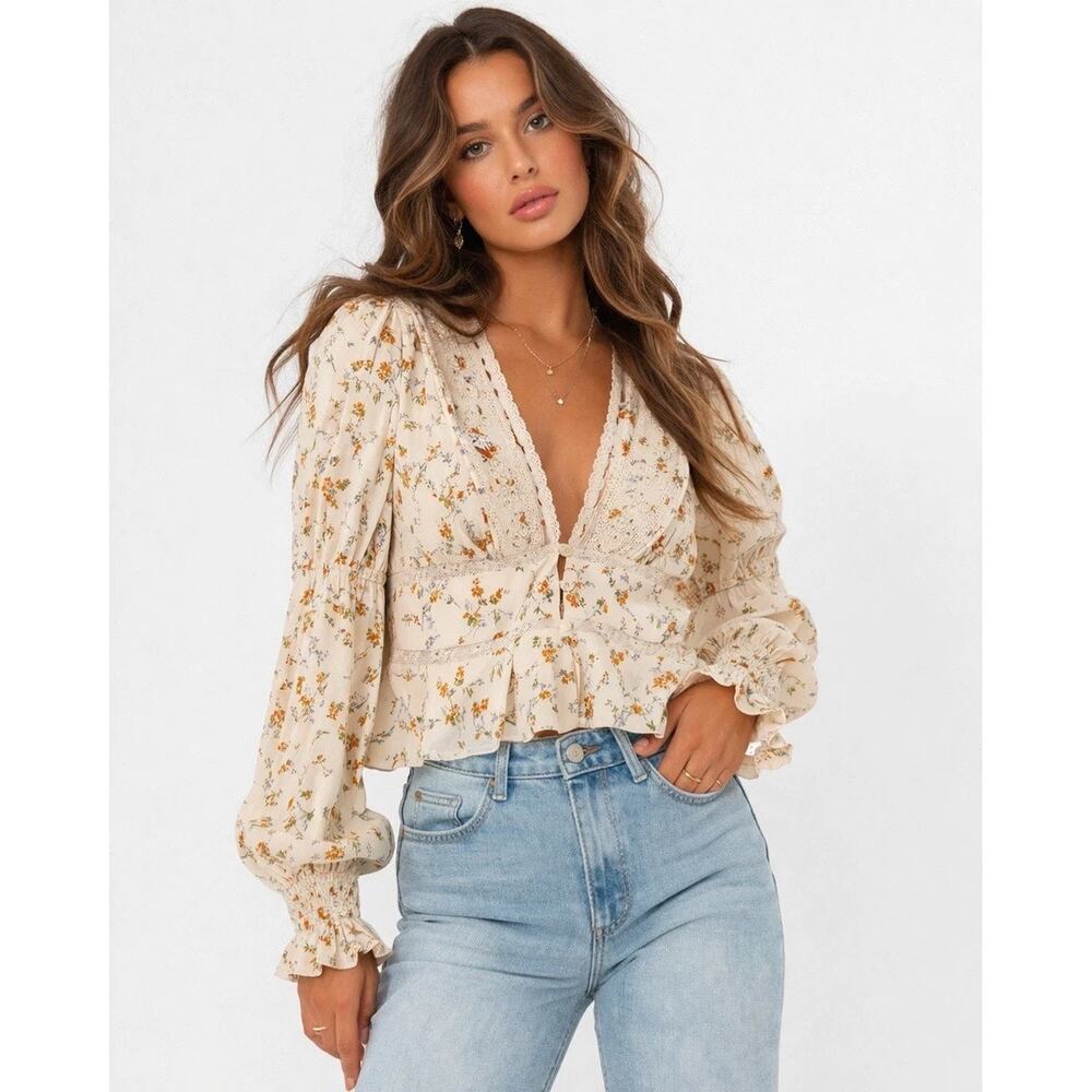 Reformation Meadowlark Blouse Floral Lace V-Neck Peplum Top Size 4 Cream